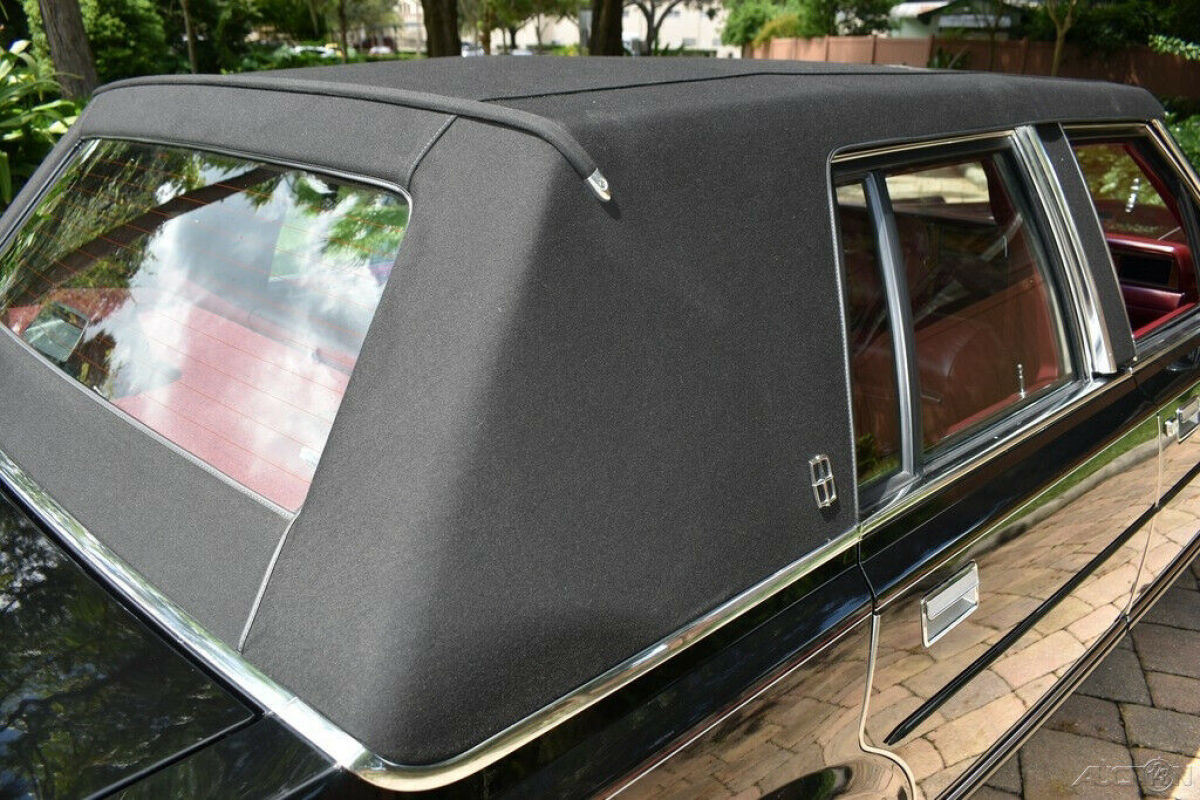 1989 Lincoln Town Car Signature 3900 Miles - photo 7