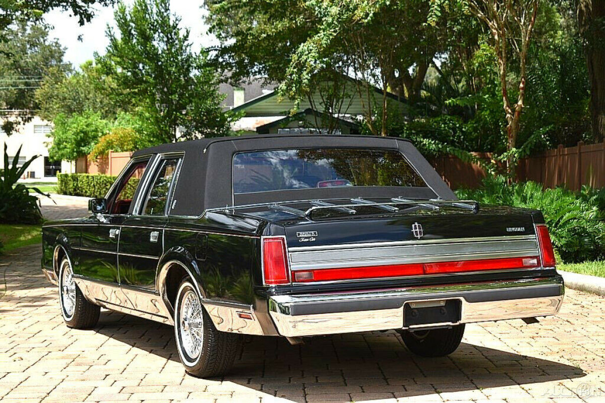 1989 Lincoln Town Car Signature 3900 Miles - photo 9
