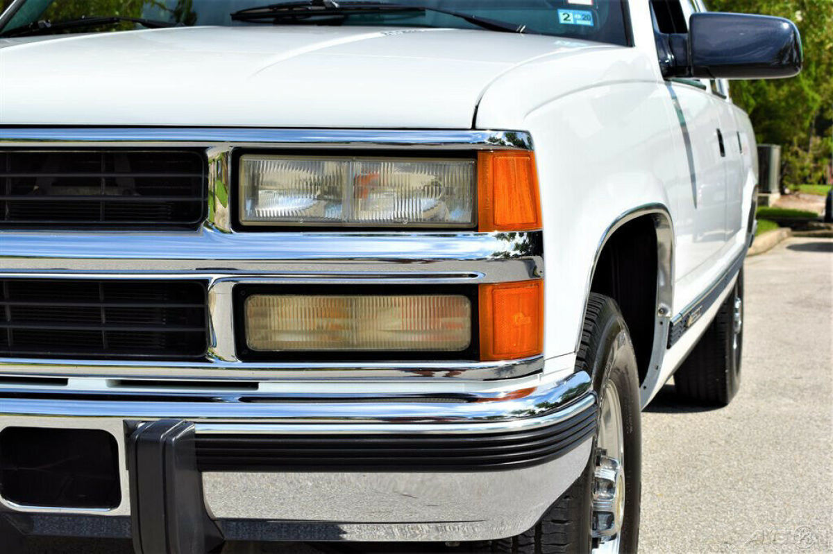 1994 Chevrolet Suburban - photo 12