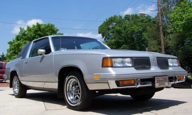 1988 Oldsmobile Cutlass SUPREME CLASSIC 17k 5.0L 307 4BBL V8 BUCKETS CONSOLE A BEAUTY - photo 4