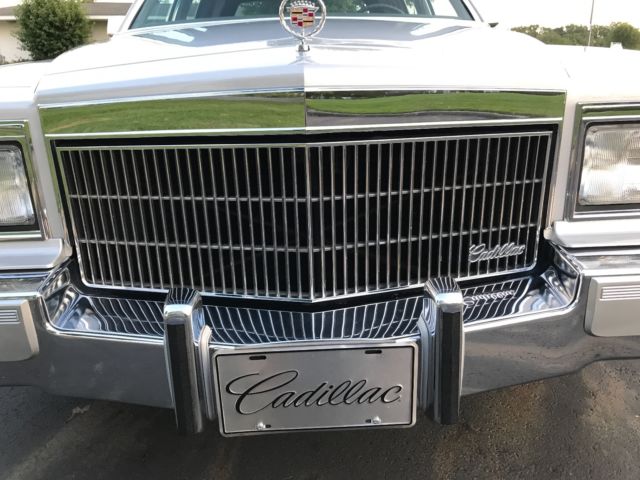 1991 Cadillac Brougham d'Elegance Sedan 4-Door - photo 10