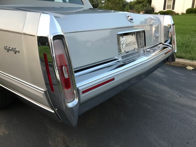 1991 Cadillac Brougham d'Elegance Sedan 4-Door - photo 11