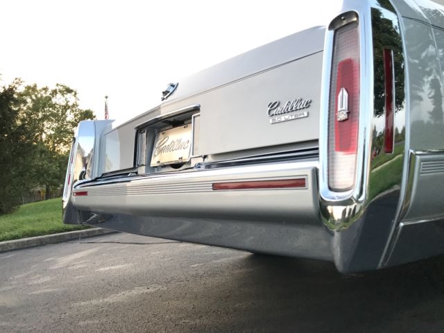 1991 Cadillac Brougham d'Elegance Sedan 4-Door - photo 12