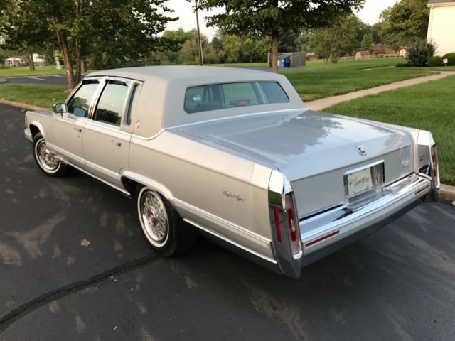 1991 Cadillac Brougham d'Elegance Sedan 4-Door - photo 7