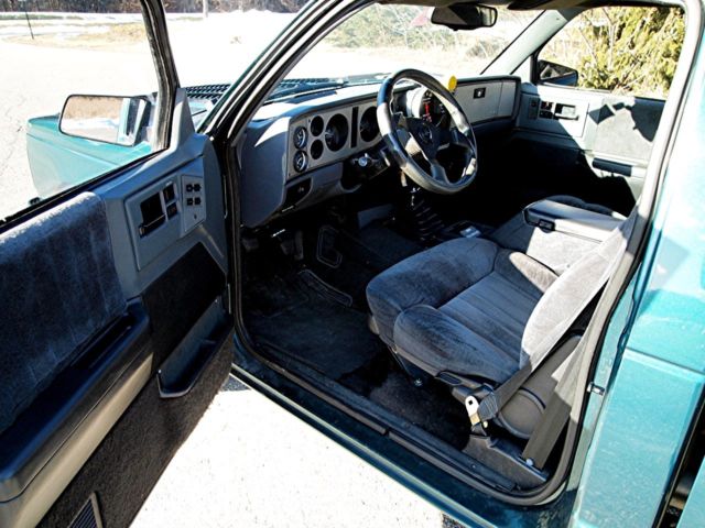 1985 Chevrolet S-10 Shaved doors and tailgate, remote locks - photo 8