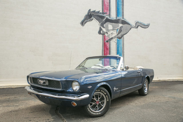 1966 Ford Mustang FULLY RESTORED CONVERTIBLE 302-V8 AUTOMATIC P/S - photo 12
