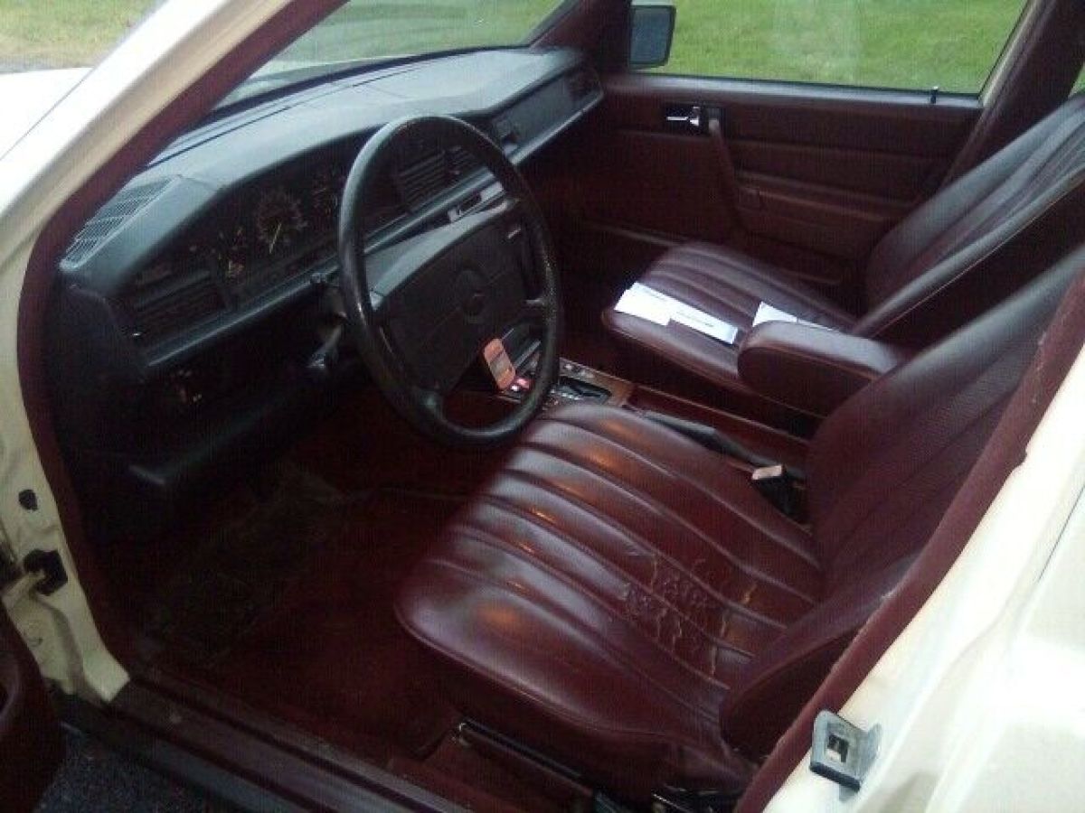 1986 Mercedes-Benz 190-Series 190E 2.3L - photo 4