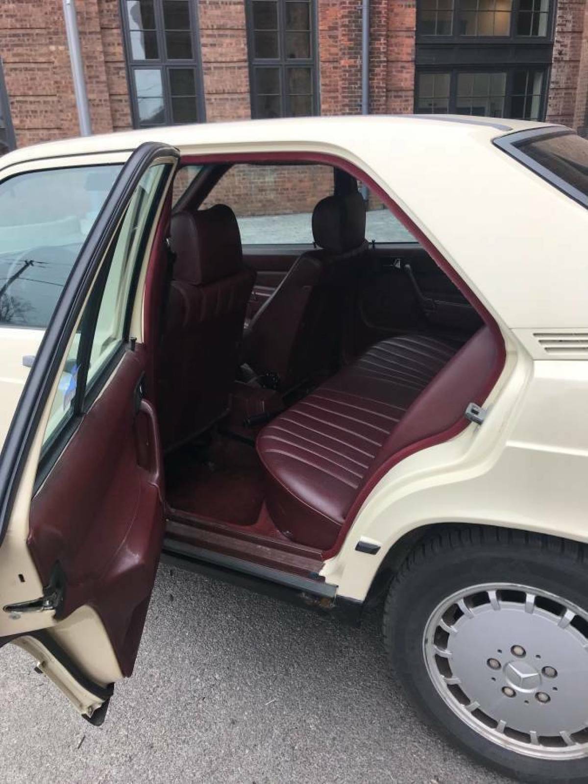 1986 Mercedes-Benz 190-Series 190E 2.3L - photo 6