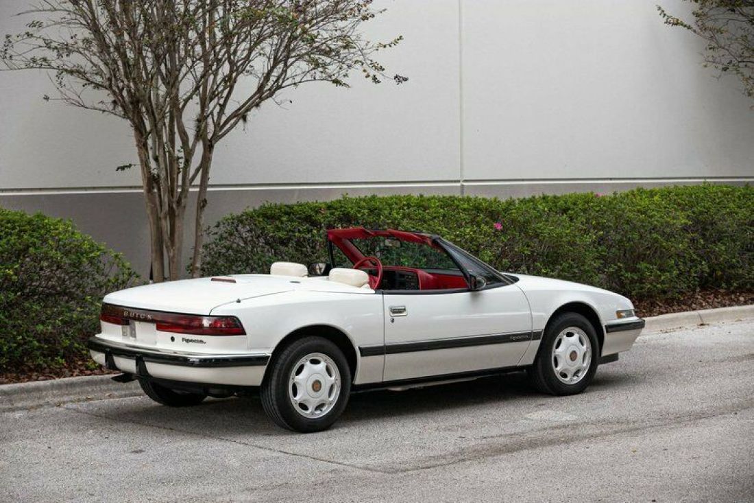 1990 Buick Reatta Select 60 - photo 6