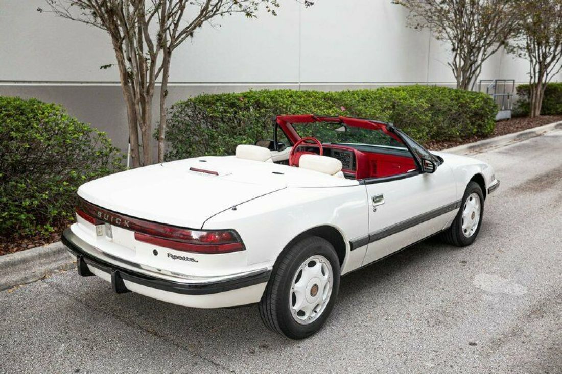 1990 Buick Reatta Select 60 - photo 7