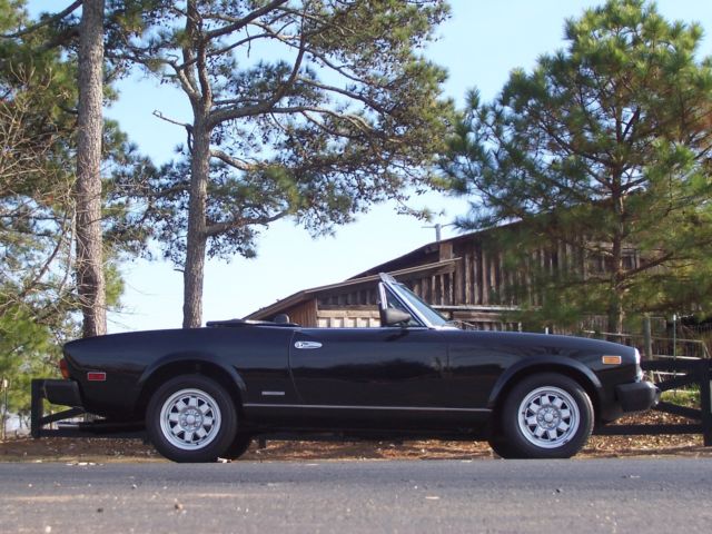 Rare, 1 of 1504,1985 Fiat Spider 2000 Pininfarina, Low Miles, A/C Triple Black!! 1985 Fiat Spider 2000 Pininfarina Azzura