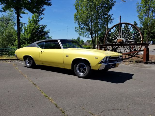 Rare 13437 300 Deluxe Code 76 Daytona Yellow Car 1969 Chevrolet Chevelle SS 396