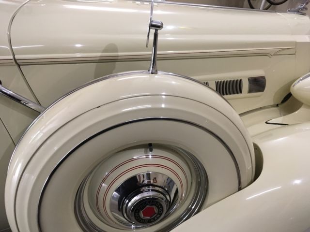 1936 Packard Model 120-B Cream/Ox Blood - photo 3
