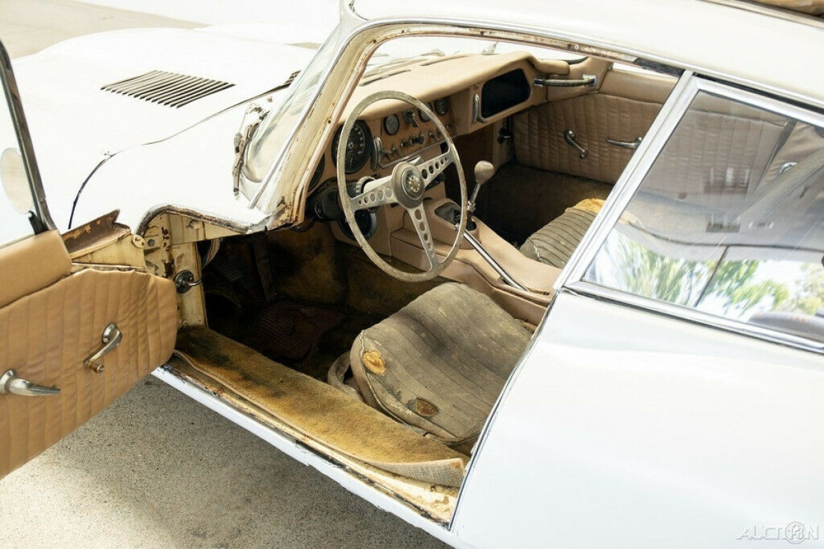 1962 Jaguar E-Type 3.8 liter Series 1 Coupe - photo 10