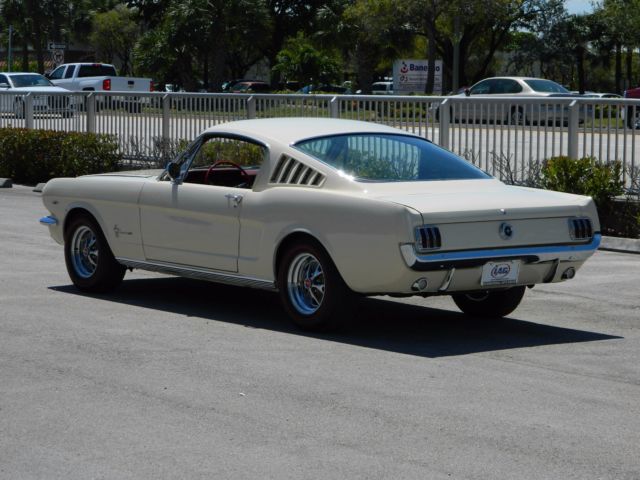 1965 Ford Mustang Fastback 2+2 - photo 2