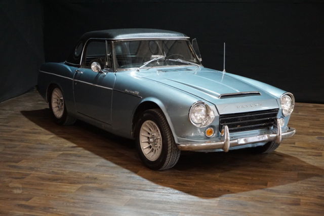 1966 Datsun 1600 Roadster - photo 12
