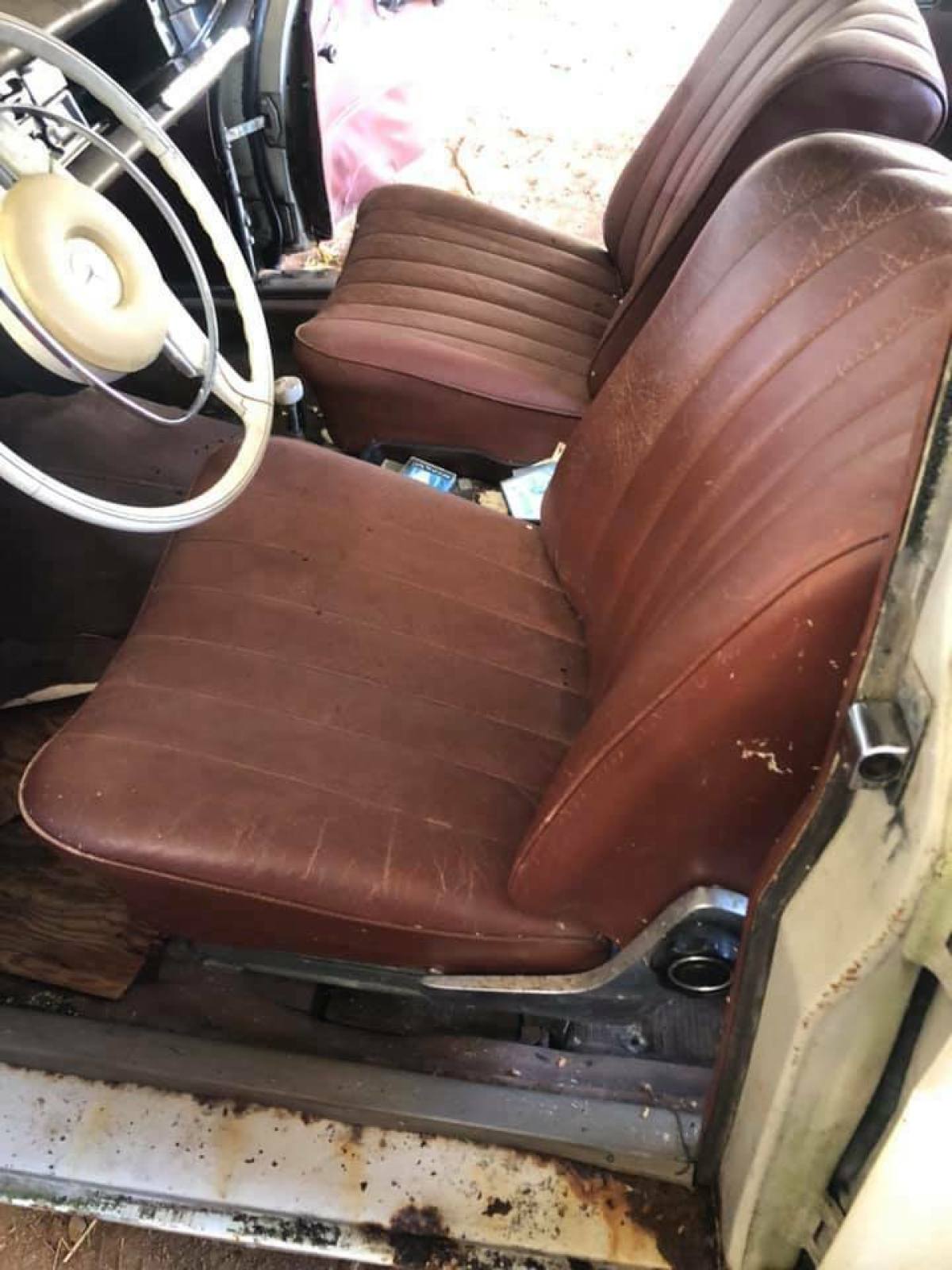 1966 Mercedes-Benz 200-Series - photo 2