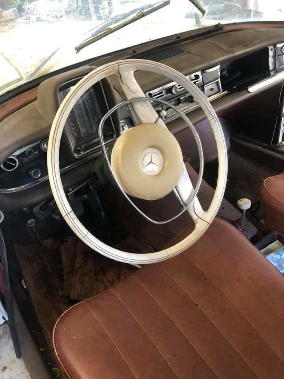 1966 Mercedes-Benz 200-Series - photo 3