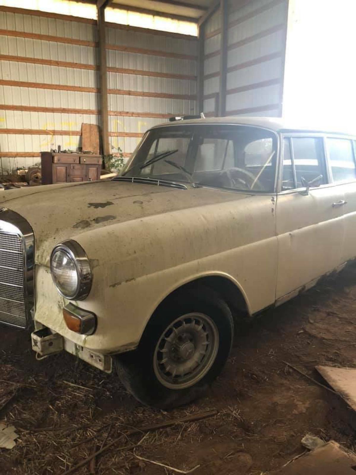 1966 Mercedes-Benz 200-Series - photo 6