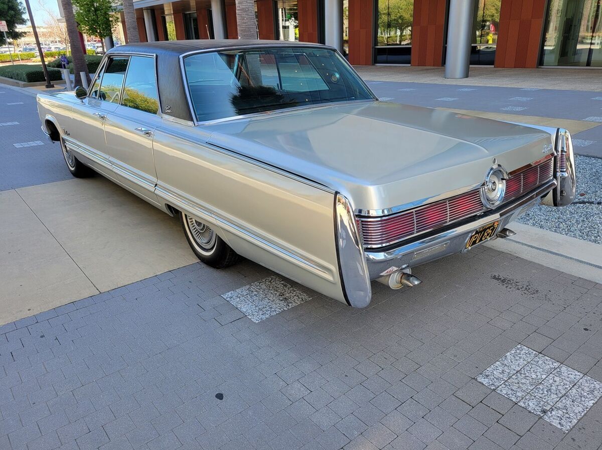 1967 Chrysler Imperial - photo 2