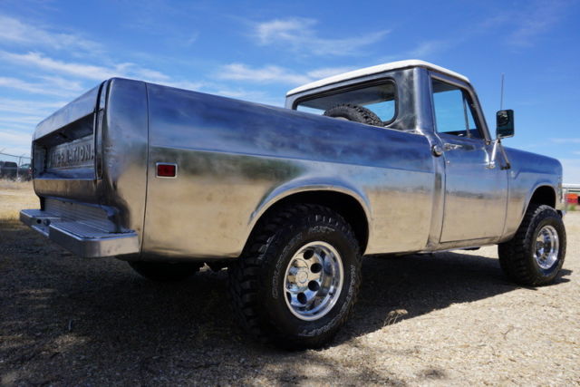 1974 International Harvester 100 100 1/2 Ton - photo 2