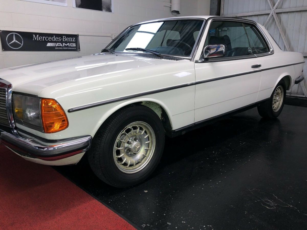 1978 Mercedes-Benz 200-Series CE - photo 2