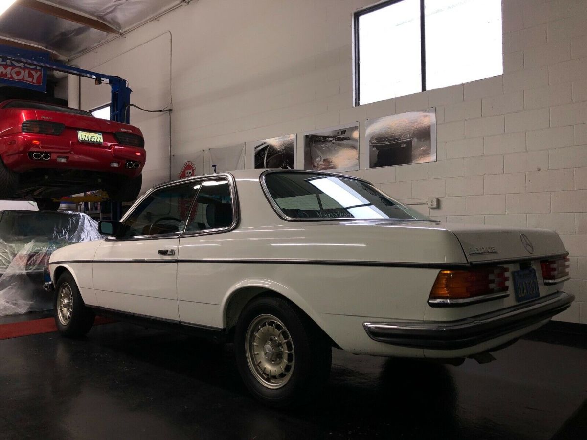 1978 Mercedes-Benz 200-Series CE - photo 3