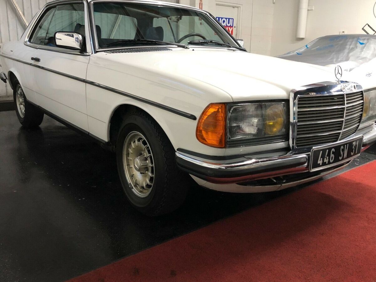1978 Mercedes-Benz 200-Series CE - photo 4
