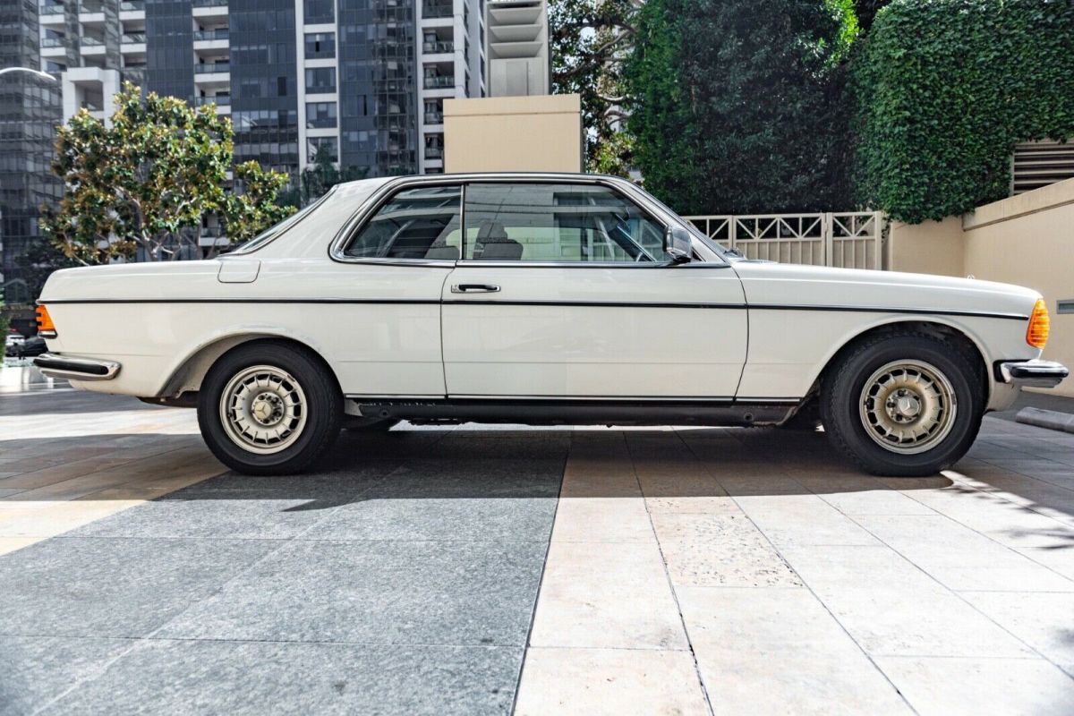 1978 Mercedes-Benz 200-Series CE - photo 6