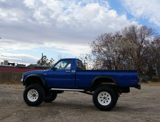 1979 Toyota Hilux Factory 4 wheel drive - photo 8