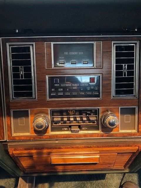 1980 Cadillac Seville - photo 2
