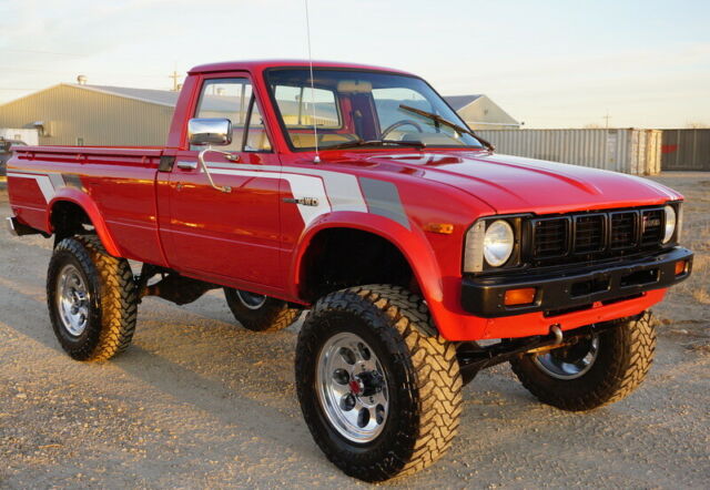 RARE 1981 Toyota Pickup Hilux, 4x4, 5 Speed, 22R 4 cylinder 1981 Toyota Hilux Pickup SR5