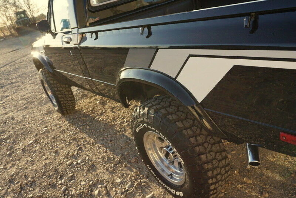 1981 Toyota Hilux Pickup - photo 9