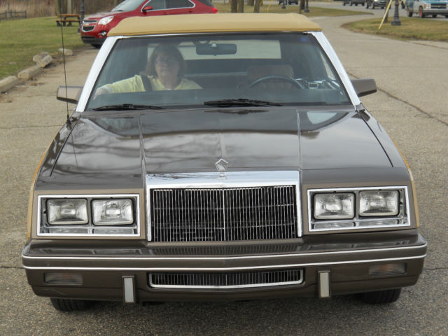 1984 Chrysler LeBaron Town & Country Mark Cross Edition - photo 10