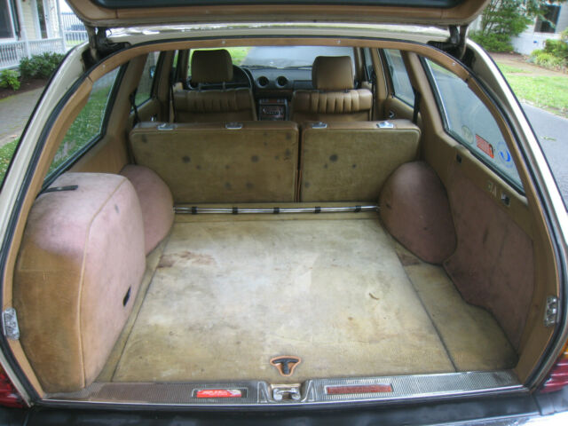 1985 Mercedes-Benz 300-Series 300TD Station Wagon - photo 11