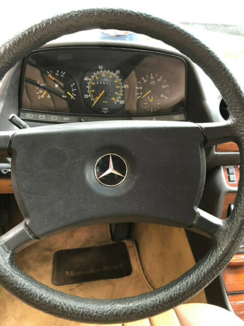 1985 Mercedes-Benz 300-Series 300TD Station Wagon - photo 13