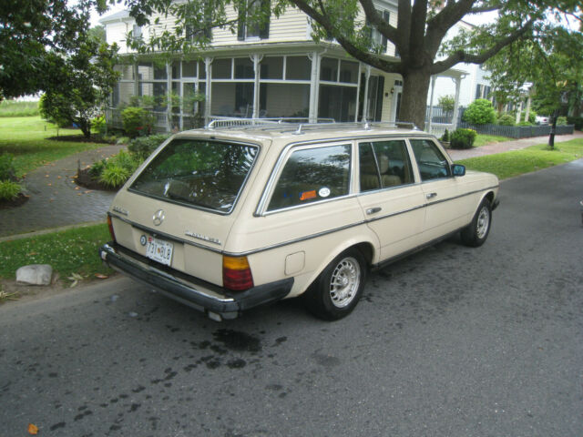 1985 Mercedes-Benz 300-Series 300TD Station Wagon - photo 3