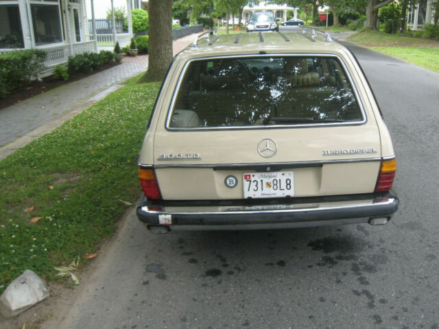 1985 Mercedes-Benz 300-Series 300TD Station Wagon - photo 4