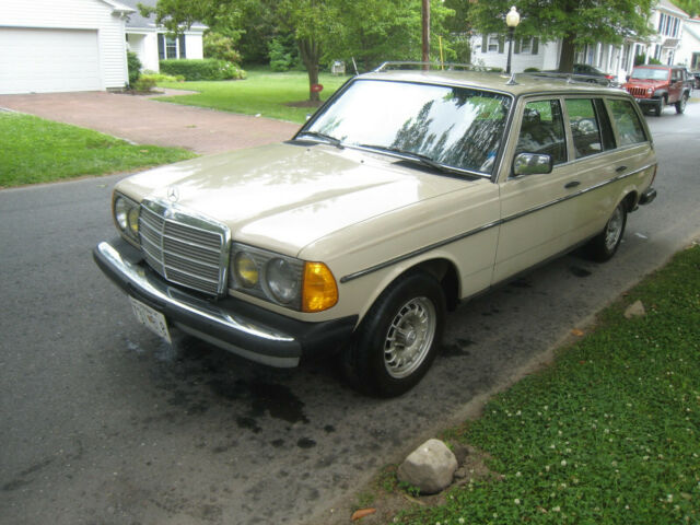 1985 Mercedes-Benz 300-Series 300TD Station Wagon - photo 6