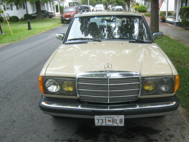 1985 Mercedes-Benz 300-Series 300TD Station Wagon - photo 7