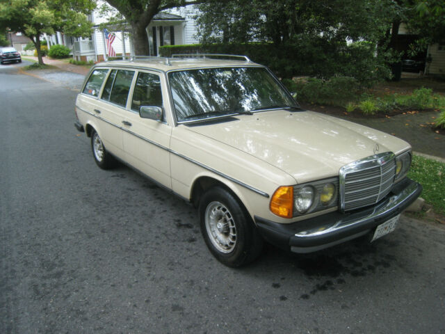 1985 Mercedes-Benz 300-Series 300TD Station Wagon - photo 8
