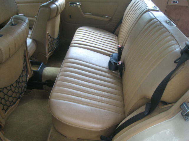 1985 Mercedes-Benz 300-Series 300TD Station Wagon - photo 9