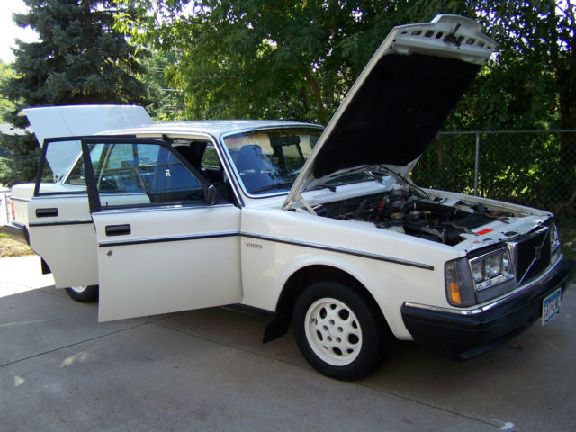 1985 Volvo 240 Factory Police Vehicle - photo 2