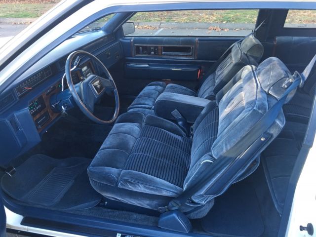 1988 Cadillac DeVille Base Sedan 2-Door - photo 11