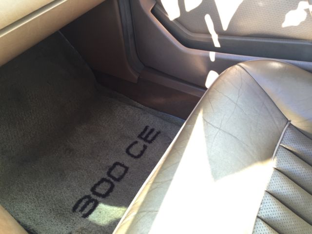1989 Mercedes-Benz 300-Series - photo 11