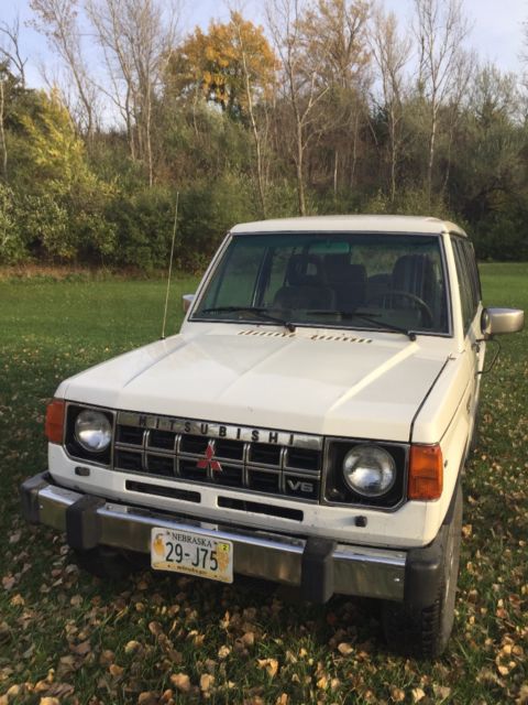 1990 Mitsubishi Montero LS - photo 4
