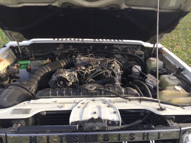 1990 Mitsubishi Montero LS - photo 5
