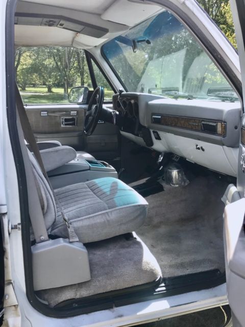 1991 Chevrolet Suburban 2500 - photo 13
