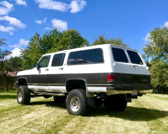 1991 Chevrolet Suburban 2500 - photo 2
