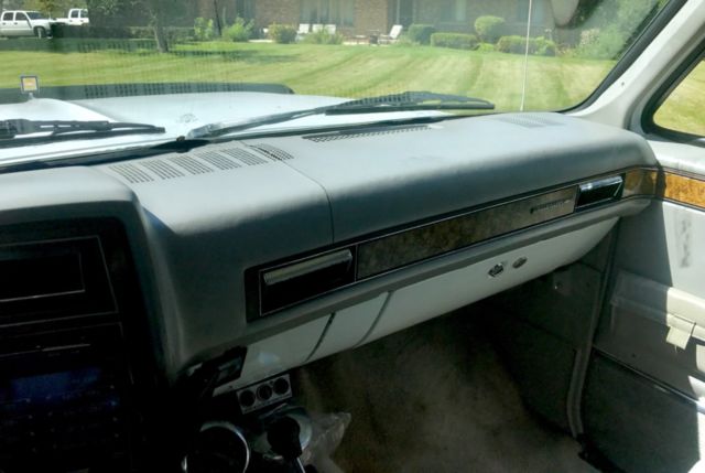1991 Chevrolet Suburban 2500 - photo 9